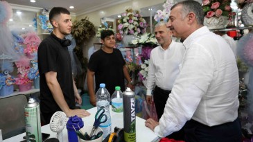 Başkan Büyükakın Gebze’de esnafları ziyaret etti