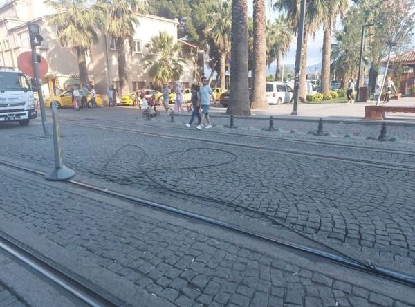 Seyir teli kopması nedeniyle tramvay seferlerinde gecikme oldu