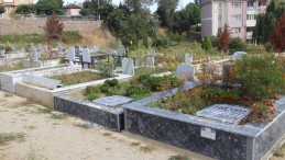 Mezarları tahrip ettiler!