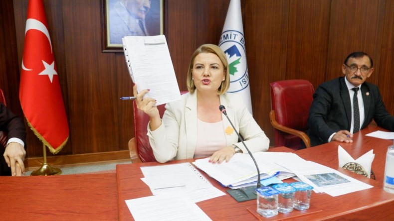 İzmit meclisinde araç alımı için kredi yine reddedildi