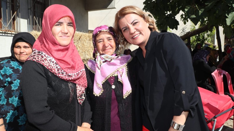 Başkan Hürriyet, Kandıra Tarım Festivali’ne katıldı “Türkiye’yi üretim kurtaracak”