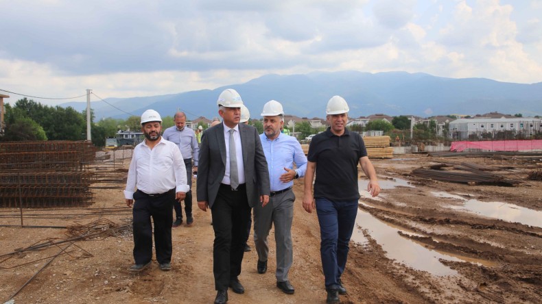 Genel Sekreter Gündoğdu, Sağlık Kent Konutları inşaatını yerinde inceledi