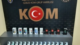 Durdurulan araçta gümrük kaçağı cep telefonları ele geçirildi