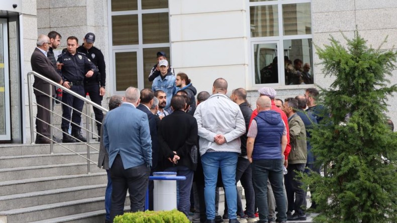 Canice katledilen Ayşegül’ün duruşması savaş alanına döndü