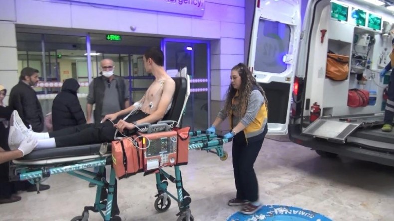 Gençlerin kavgası kanlı bitti