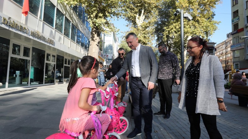 Başkan Büyükakın: Cumhuriyet Bulvarı ismiyle de kentimize çok yakıştı