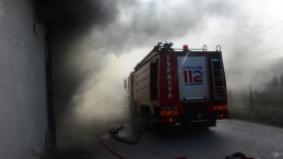 Plastik fabrikasının deposunda yangın