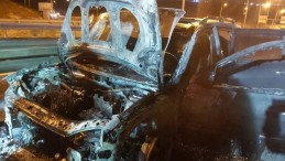 Seyir halindeki otomobil alev topuna döndü!