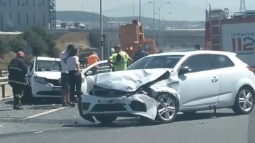 Zincirleme kaza; Araçlar kullanılamaz hale geldi