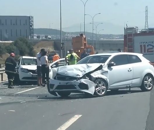 Zincirleme kaza; Araçlar kullanılamaz hale geldi