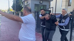 Boşanmak üzere olduğu karısını defalarca bıçakladı