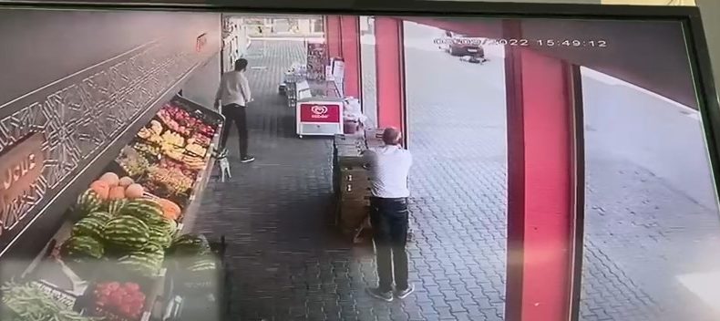 Kendini aracın önüne attı!