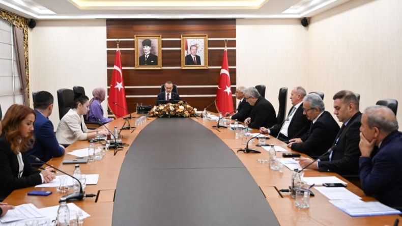 Vali Yavuz halkı dinledi; ‘ Devletinize ve onu yönetenlere güvenin’