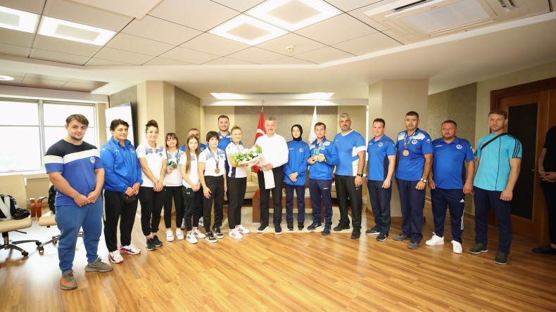 Başkan Büyükakın: “Sizler rol model olmaya devam edeceksiniz”