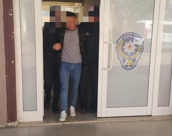 Genci boynundan bıçaklayan şahıs yakalandı