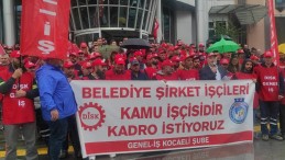 İzmit Belediyesi önünde işçilerden kadro eylemi