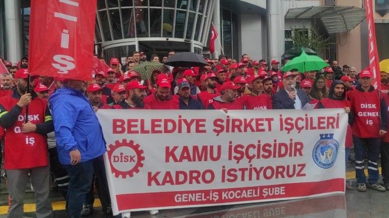 İzmit Belediyesi önünde işçilerden kadro eylemi