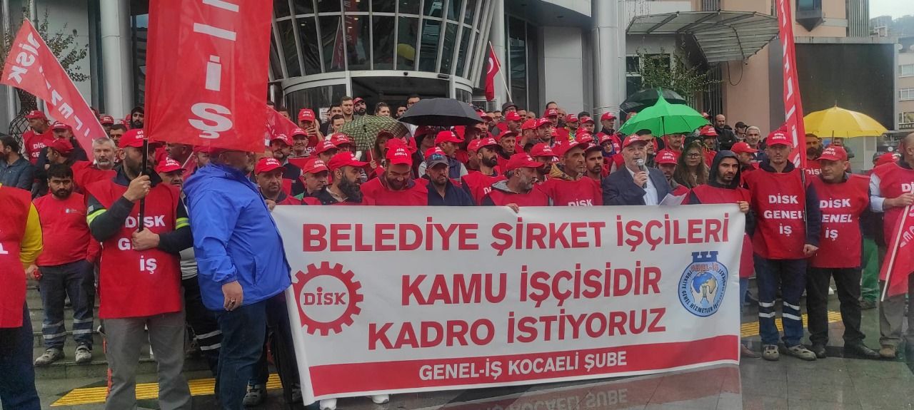 İzmit Belediyesi önünde işçilerden kadro eylemi