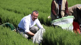 Başkan Büyükakın tarla ile buluştu