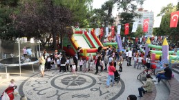 Cumhuriyet Parkı çocuklarla şenlendi