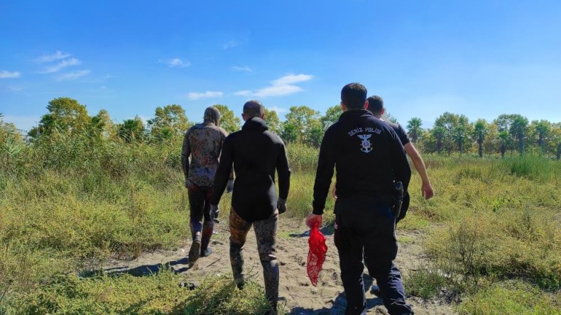 Polisler denizin üstünde yürüdü, kaçak avcıları tek tek yakaladı!