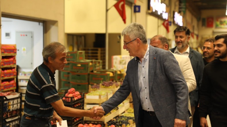 Ellibeş, güne meyve sebze halinde başladı