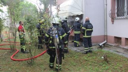 Evin mutfağında yangın paniğe sebep oldu