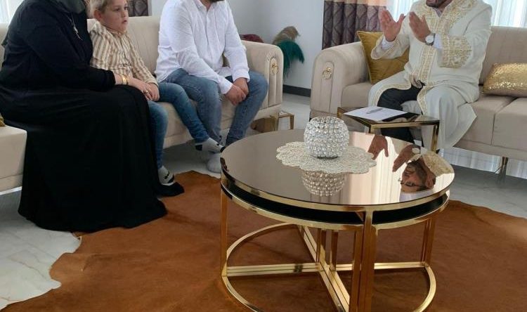 Ezan sesinden etkilenip Müslüman oldu!