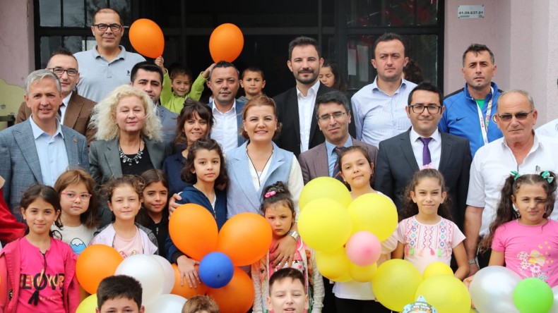 Başkan Hürriyet, öğrencilerin heyecanına ortak oldu