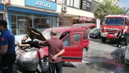 Seyir halindeki araç alev aldı