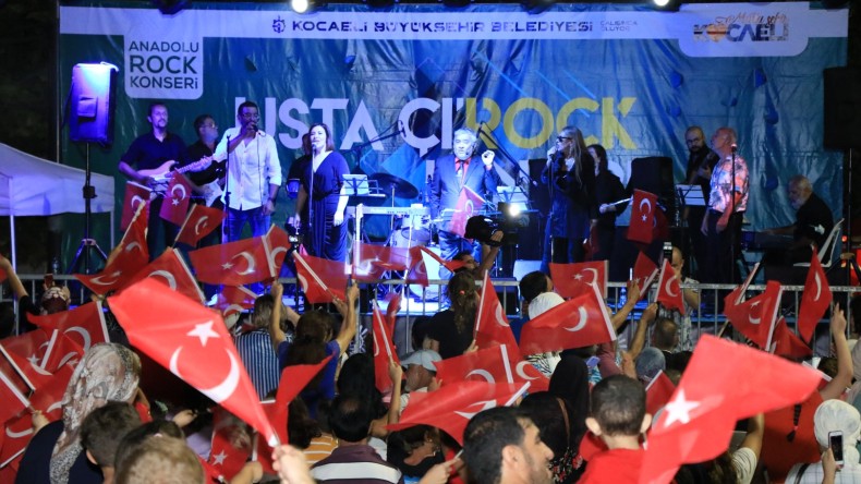 Usta Çı-Rock konseriyle geçmişe yolculuk yaptılar