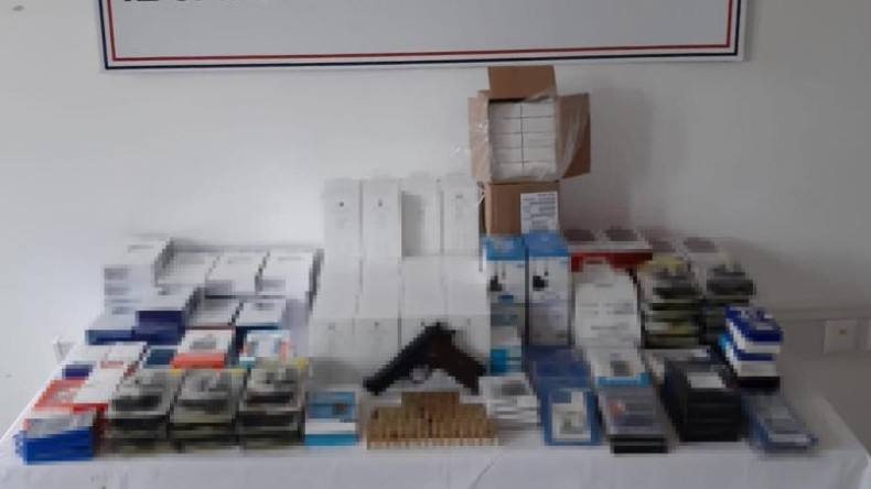 Gümrük kaçakcısına jandarmadan baskın!