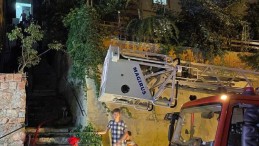 Evini yakmak istedi, içeriden güçlükle çıkarıldı