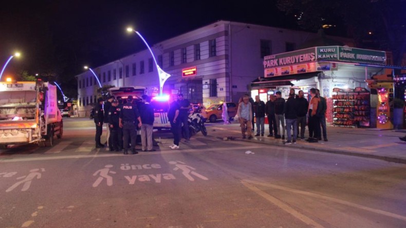 İzmit’in göbeğinde iki grup birbirine girdi; yaralılar var