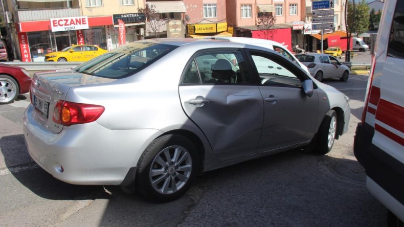 Otomobil ile motosiklet çarpıştı; sürücü yaralandı