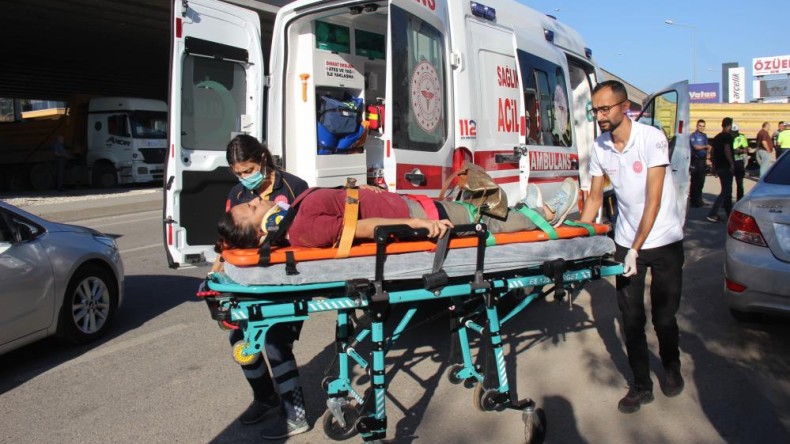 Hamile kadın ve amcası kamyonun altında kalıyordu!