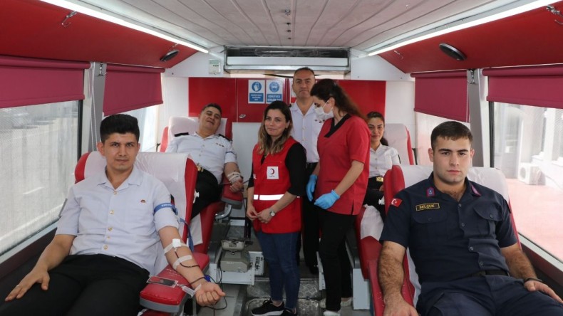 Jandarmadan Kızılay’a kan bağışı!