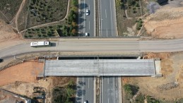 Çayırova Turgut Özal Köprüsü’nde kiriş montajı yapıldı