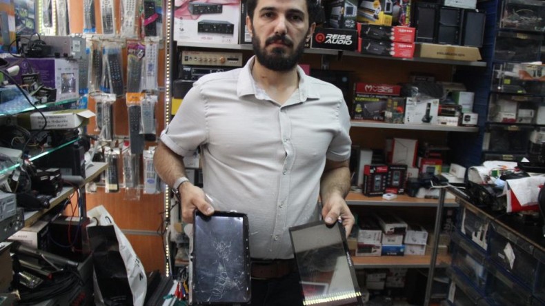 Kumanda için dükkan basıp, tamirciyi dövdüler!