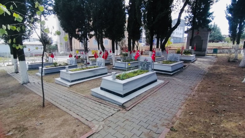 Körfez Şehitliği bakıma alındı