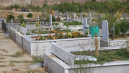 Mezar taşlarına zarar veren şüpheli yakalandı!