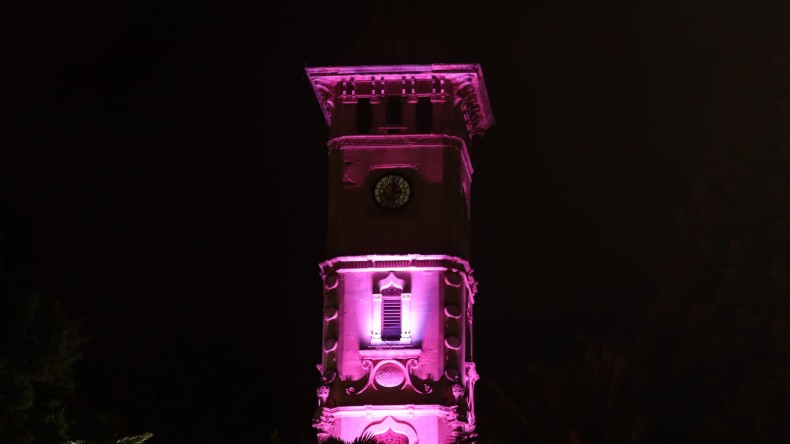 İzmit Saat Kulesi, Alzheimer farkındalığı için mor renge büründü