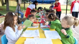 “Çık dışarı oy-na-ya-lım!”