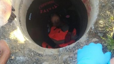 Açık kalan rögardan çukura düştü; sesini duyuramadı!