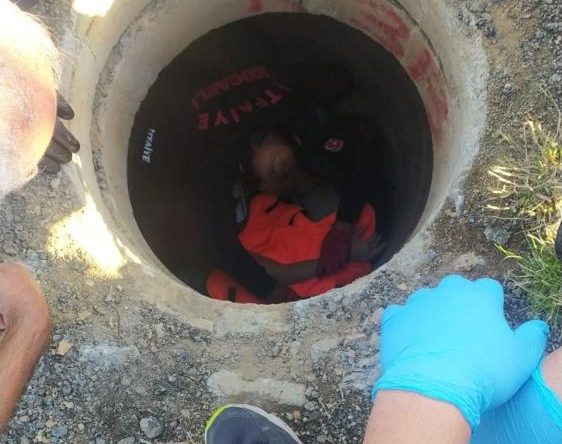 Açık kalan rögardan çukura düştü; sesini duyuramadı!