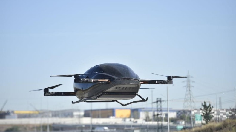 Uçan arabalar ilk kez semalarda göründü!