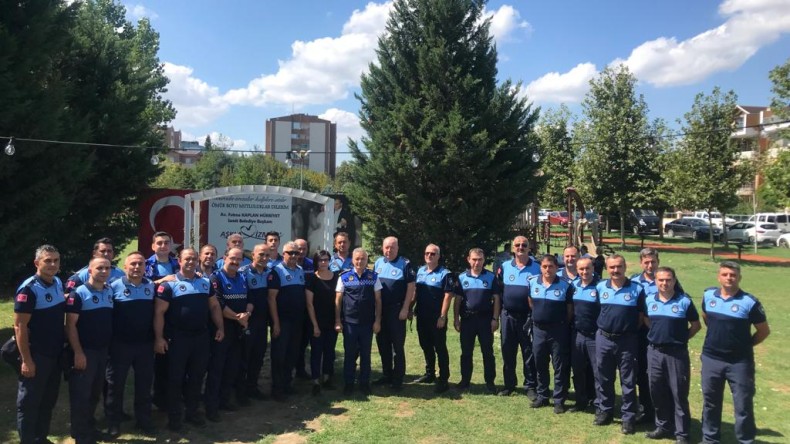 İzmit Belediyesi Zabıta Haftası’nı Gülümse Kafe’de kutladı