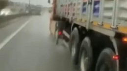 Kamyon şoförü trafikte terör estirdi!