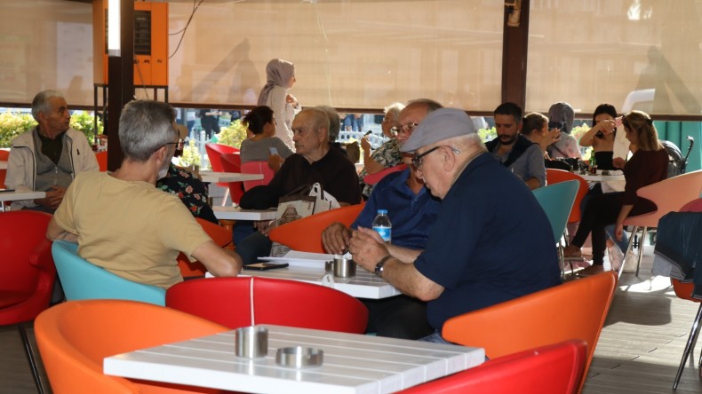 Gülümse Kafe Fevziye doldu taştı