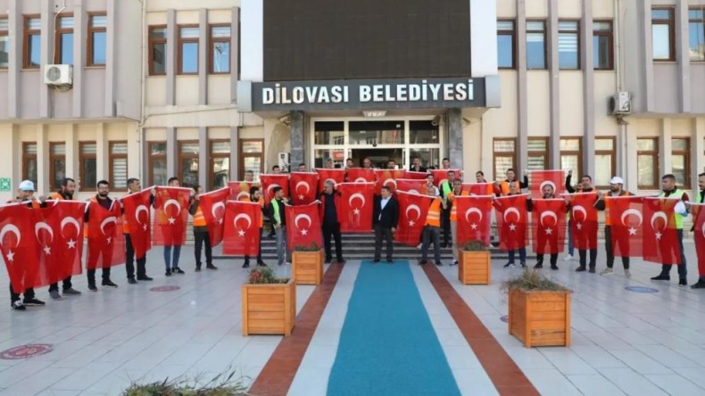 Dilovası’nda bayraksız ev kalmadı